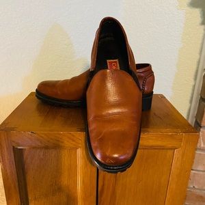 Cole Haan brown loafers size 7. Excellent condition.  Only worn a few times.
